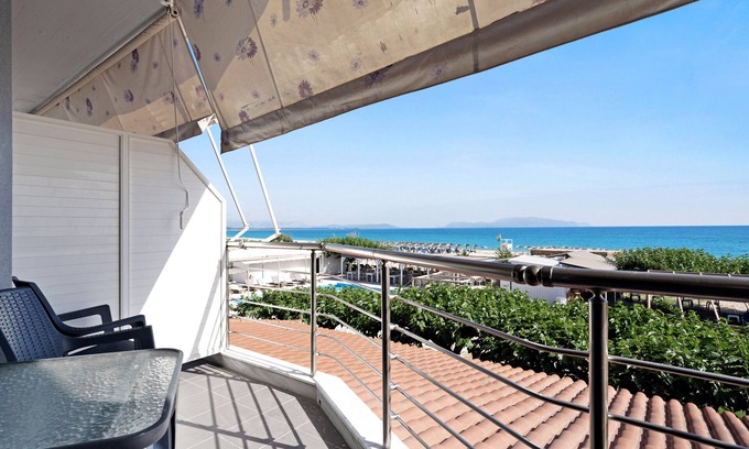 Pidima Kyras Apartment | Studio Apartment 'Iguana 4' with Sea View, Wi-Fi and Air Conditioning