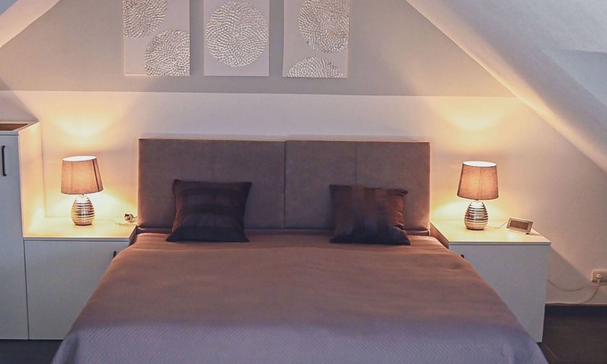 Lauingen Apartment | Studio apartment in a quiet location about 30m2 and has space for 2 people.