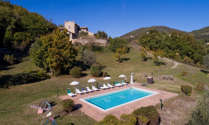 Assisi Apartment | Studio apartment in a farmhouse with swimming pool
