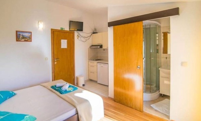 Dugi Rat Apartment | Studio apartment in Dugi Rat with Seaview, Balcony, Air condition, WIFI (5113-2)