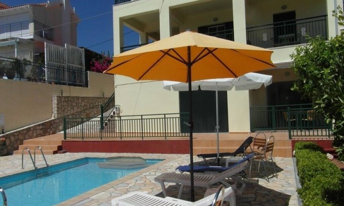 Ratzakli Apartment | Studio apartment in detached Villa with Pool: (sleeps 2 or 3)