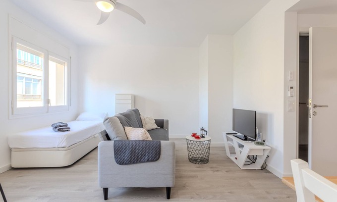 Bordils Apartment | Studio Apartment 'Loft Del Ter' with Wi-Fi and Air Conditioning