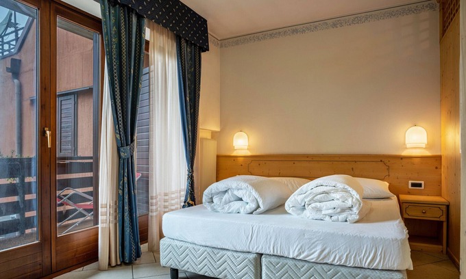 Ponte Arche Apartment | Studio Apartment 'Monolocale Turiterme' with Mountain View and Balcony