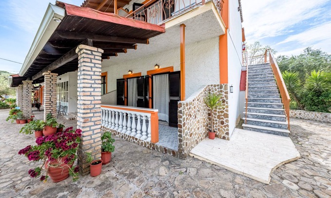 Marathias Apartment | Studio Apartment 'Maltas 20' with Shared Terrace, Wi-Fi and Air Conditioning