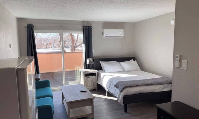 University Heights Apartment | Studio apartment Near UNM, Nob-Hill and downtown.