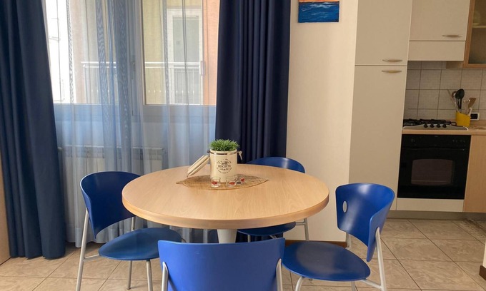 Sottomarina Apartment | Studio apartment on the main street of Sottomarina, 2 minutes from the beach
