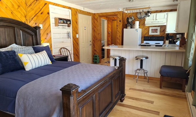 Superior Apartment | Studio Apartment on the St. Louis River