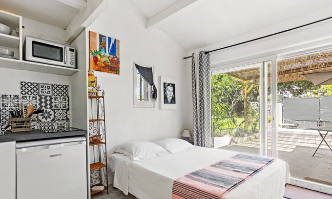 Frejus Apartment | Studio Apartment 'Pinède Romane Fréjus' with Private Terrace and Private Garden