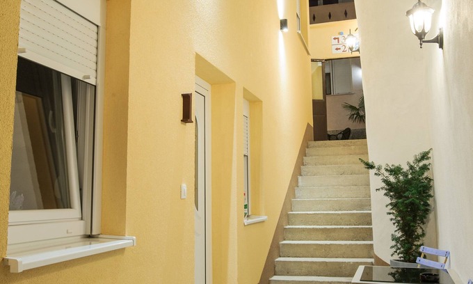 Mostar Old Town House | Studio apartment - Sunflower