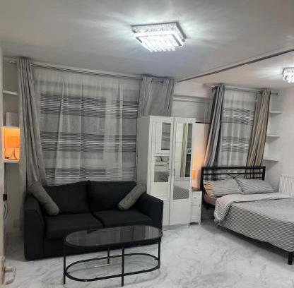Moffat Apartment | Studio Apartment SW2