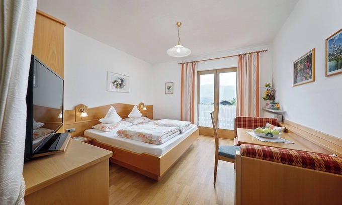 Lagundo Apartment | Studio Apartment 'Tschigat' with Mountain View, Shared Garden and Wi-Fi