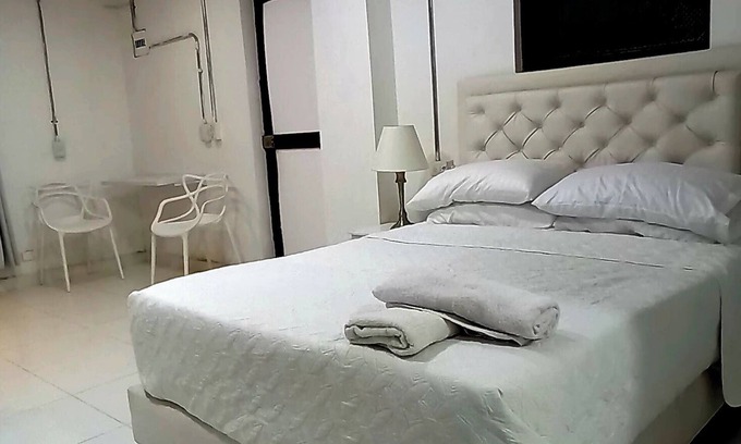 Estadio Apartment | Studio apartment with the subway just a few steps away in the laureles neighborhood.
