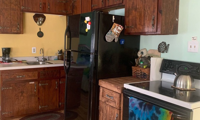 Salem Apartment | Studio Apartment with full kitchen sleeps 4