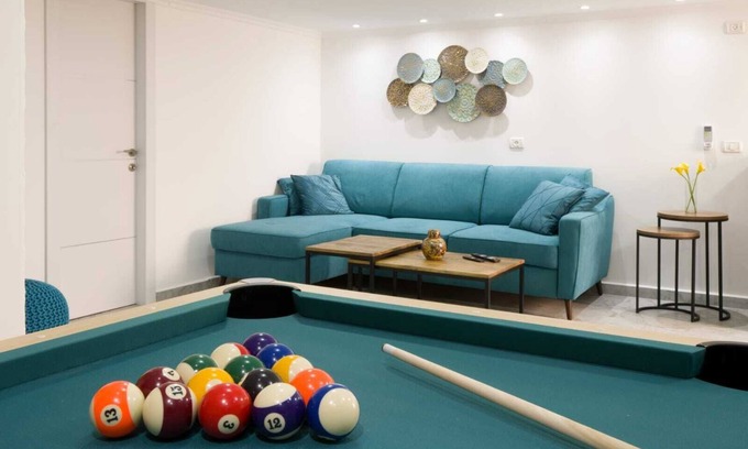 Haifa Apartment | Studio apartment with jacuzzi & pool table