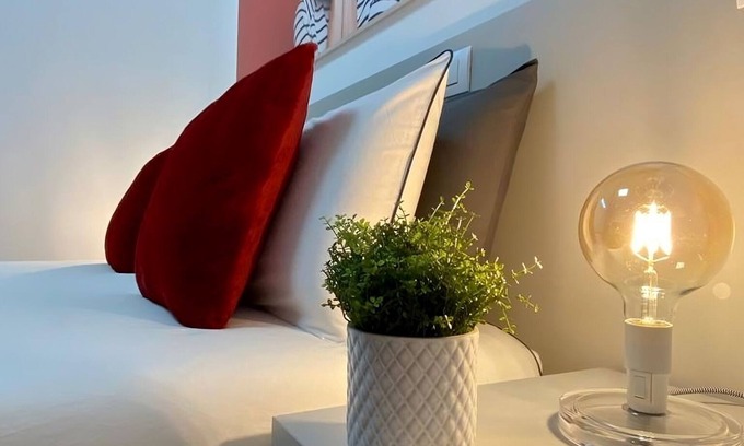 Municipio 2 House | Studio apartment with parking Polyclinic area.