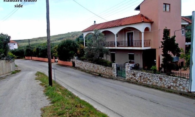 Spilia Apartment | Studio apartments with pool in a graphic greek village - 2km from the beach