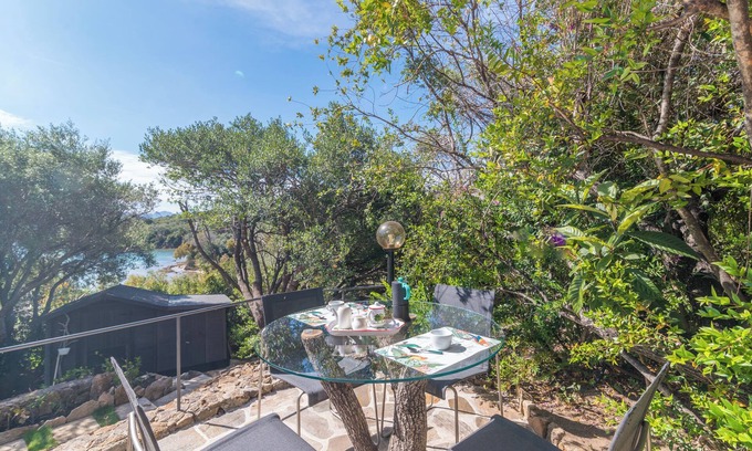Capo d'Orso Apartment | Studio Appartamento 'Monolocale Cala Capra' close to the Beach with Shared Pool & Wi-Fi