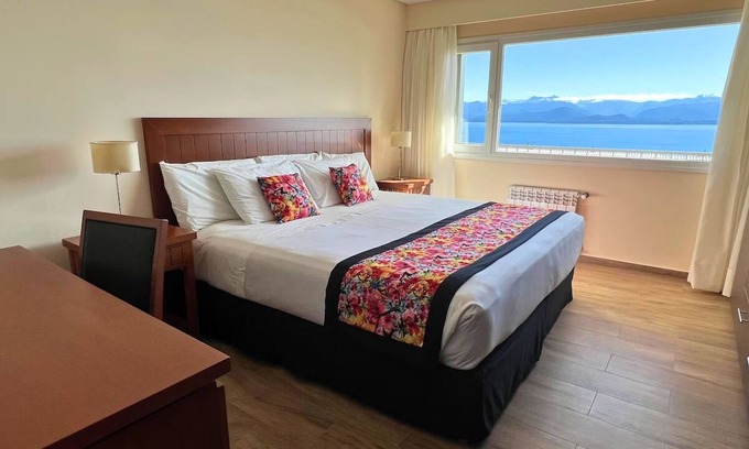 San Carlos de Bariloche Hotel | Studio Apartment with Lake View Close to Top Attractions & Beaches in Bariloche