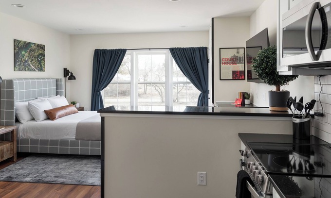 Bellaire Apartment | Studio at Boutique Resort with Hot Tubs, Sauna. Walk to Downtown!