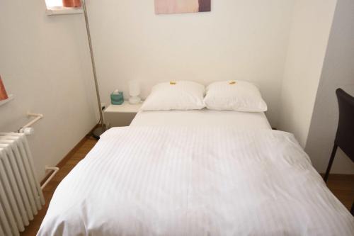 Old Town Apartment | Studio at famous Storchengasse - Stork 45