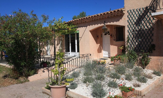 Robion Apartment | Studio au Pied du Luberon Avec Piscine