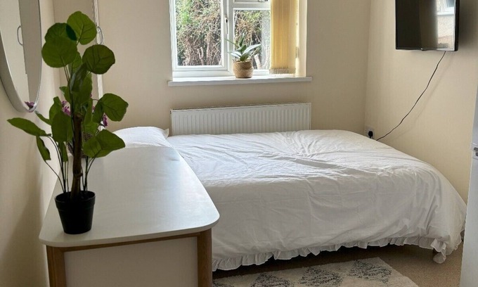 High Wycombe Apartment | Studio available