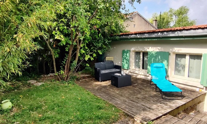 Cachan Apartment | Studio Avec Terrasse et Jardin Privatif de 52m²