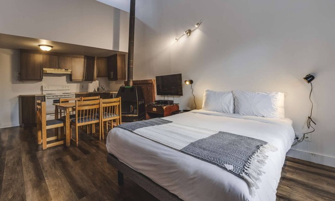 Saint Ferreol les Neiges House | Studio Chamonix 2 (Mezz 2 Q) - 4 people
