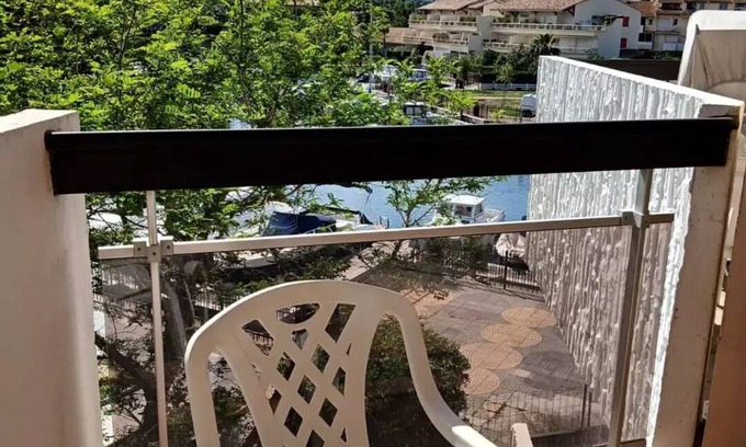 Le Port Apartment | Studio Cabin for 4 with Elevator - Marina View, Beach 2 Steps Away