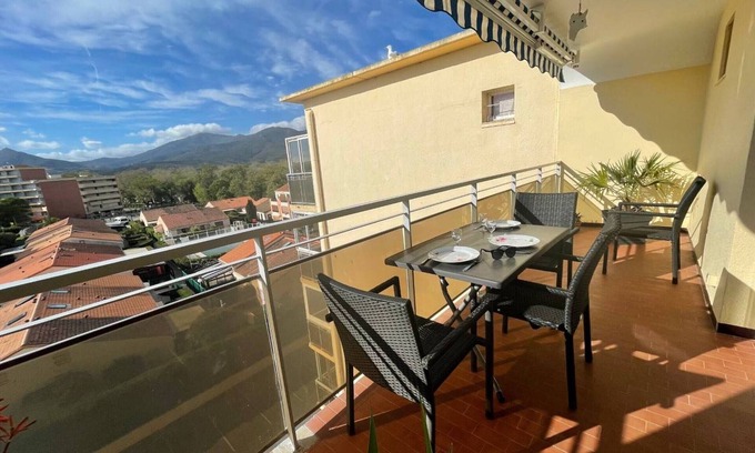 Argeles Plage Apartment | Studio Cabin 4 pers, near beach, AC, parking, pets allowed