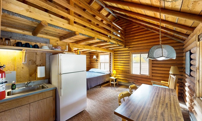 Sula Apartment | Studio Cabin on Acreage w/full kitchen, near hiking, fishing & skiing