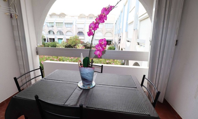 Cabrerolles Apartment | Studio cabin with swimming pool terrace near beach