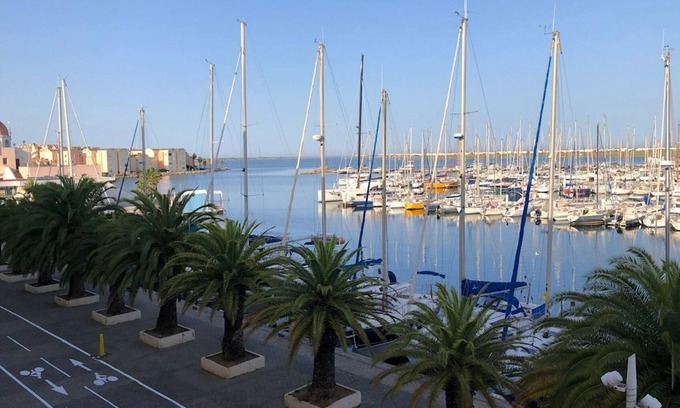 Gruissan Apartment | Studio Cabine Avec Terrasse et vue Imprenable sur L'entrée du Port