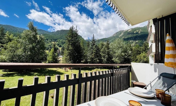 La Salle-les-Alpes Apartment | Studio Cabine Rénové avec Balcon et Parking Près des Pistes – La Salle-les-Alpes - FR-1-330F-220