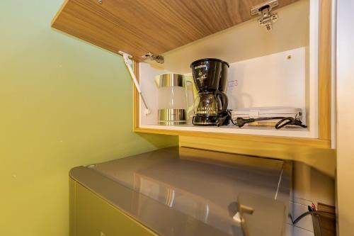 Sao Francisco Apartment | Studio Coladinho ao Shopping Muller - TRA0302