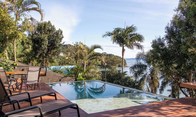 Sambaqui Apartment | Studio com banheira e vista para o mar CH2753