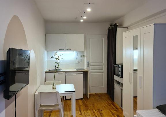 Fontaine Apartment | Studio cosy avec clim et jardin