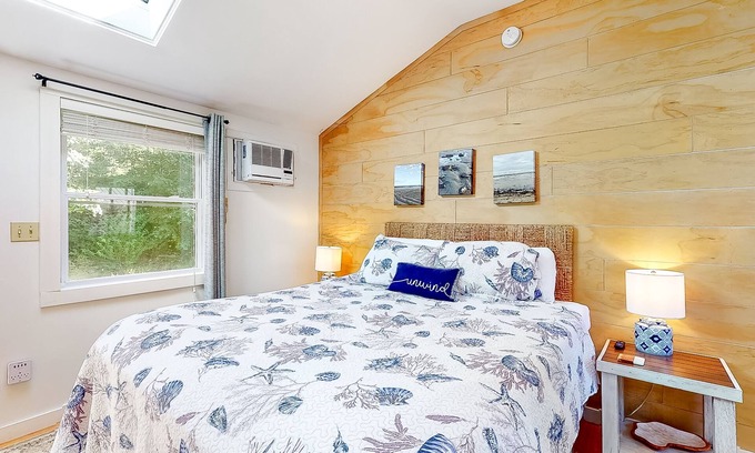 Kennebunk Apartment | Studio cottage close to beach & golf with outdoor pool, firepit, & basketball