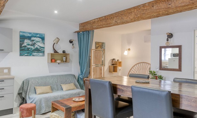 Trevoux Apartment | Studio d'Artiste in the heart of medieval streets