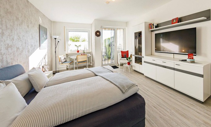 Schoenwald Apartment | Studio 'Morgensonne' with Private Terrace and Wi-Fi