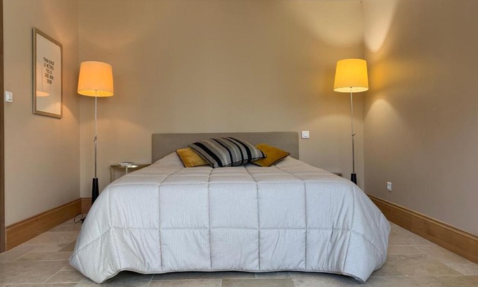 Louhans Bed & Breakfast | STUDIO EN VILLE ET CAMPAGNE