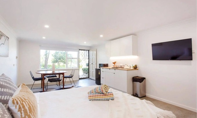Hamilton Hill Apartment | Studio Escape