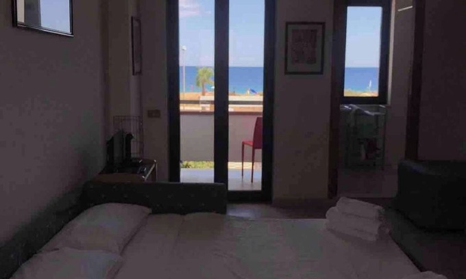 Fabrizio House | studio flat in front of the beach