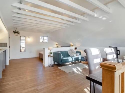 Diss Apartment | Studio Flat in Heritage Triangle, Diss