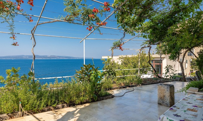 Bratus Apartment | Studio flat near beach Bratuš, Makarska (AS-22135-d)