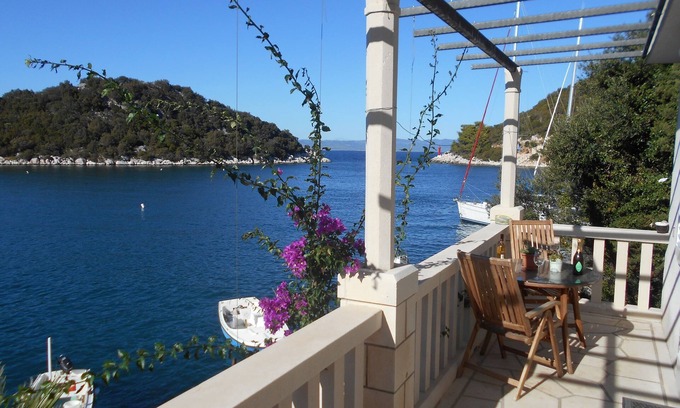 Zaklopatica Apartment | Studio flat near beach Zaklopatica, Lastovo (AS-8346-a)