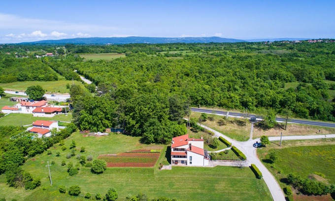 Manjadvorci Apartment | Studio flat with air-conditioning Manjadvorci, Marčana (AS-7445-a)
