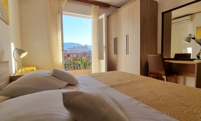 Vrboska Apartment | Studio flat with balcony and sea view Vrboska, Hvar (AS-540-a)