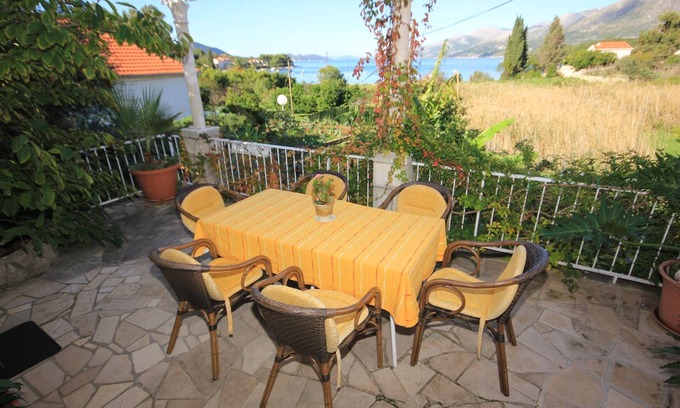 Kolocep Island Apartment | Studio flat with terrace and sea view Koločep, Elafiti (AS-2182-a)