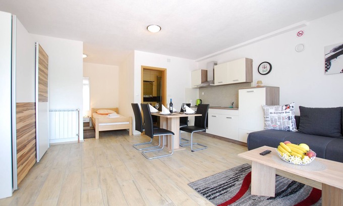 Sarsoni Apartment | Studio flat with terrace Rijeka (AS-18146-a)